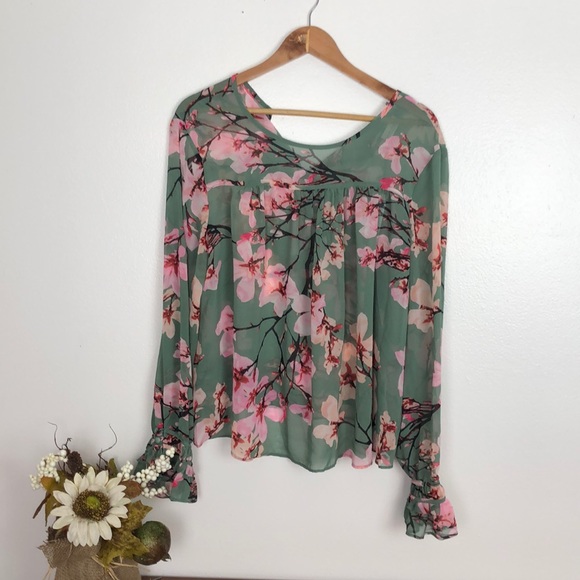 Tops - Women’s sage green floral sheer blouse size large